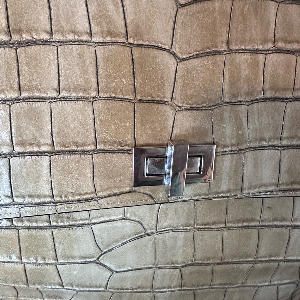 Claudia Firenze Genuine Italian Leather Croc Embossed Turnlock Flap Bag - Picture 3 of 13